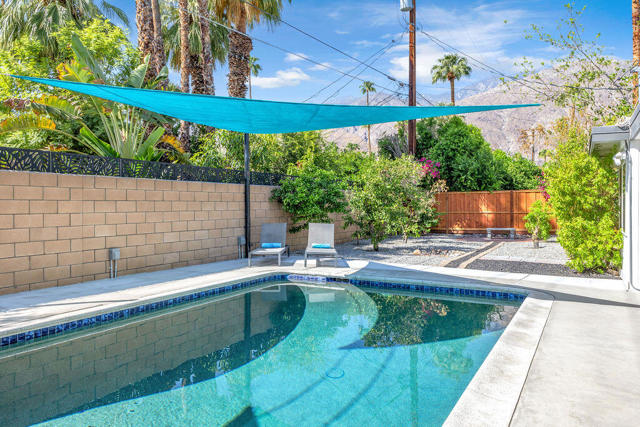 1075 E Sunny Dunes Road, Palm Springs, CA 92264
