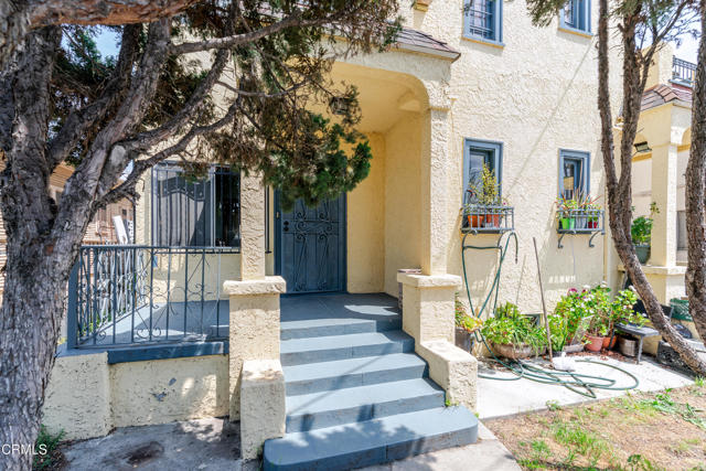 332 N St Louis Street, Los Angeles CA: https://media.crmls.org/mediaz/9ea90cc7-ae3a-475d-9543-4470f9bb7602.jpg