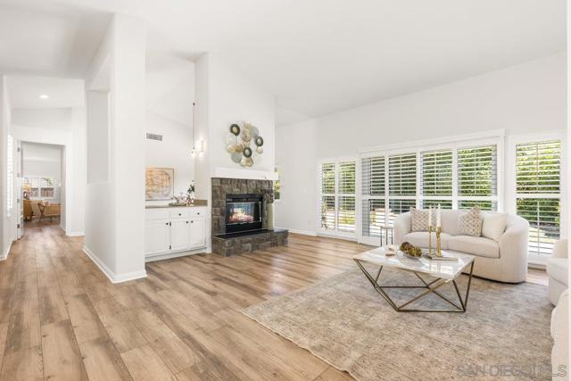 2084 Roberts Pl, Escondido CA: https://media.crmls.org/mediaz/9ea910a1-314d-4d6a-845e-f0405fb66555.jpg