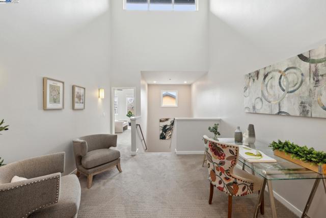 303 Bowsman Ct, Oakland CA: https://media.crmls.org/mediaz/9ea9555b-f0f6-4598-87a3-5e45f6e99fce.jpg