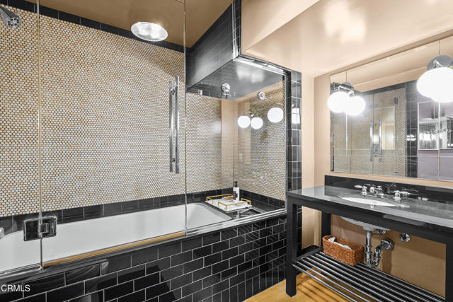 849 S Broadway, Los Angeles CA: https://media.crmls.org/mediaz/9eaa0cf4-50fa-4cad-8e4d-4223708cba88.jpg