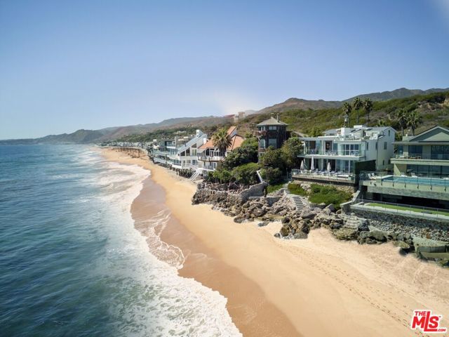 24380 Malibu Road, Malibu CA: https://media.crmls.org/mediaz/9eaa83c4-6ca6-4387-a6e2-a8fbd404aa81.jpg