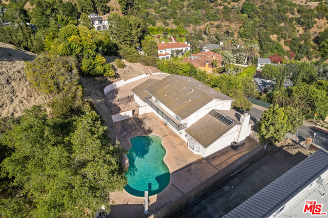 1181 Somera Road, Los Angeles CA: https://media.crmls.org/mediaz/9eab3165-28c9-423d-bf37-869c304c1c77.jpg
