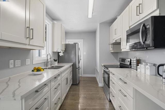 25910 Westview Way, Hayward CA: https://media.crmls.org/mediaz/9eab575e-783e-44b4-9e8e-f1f5ef5eab89.jpg