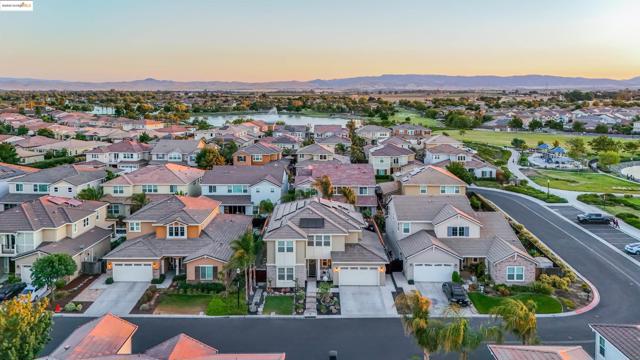 542 Harbor Cove Cir, Discovery Bay CA: https://media.crmls.org/mediaz/9eabb232-4c95-44e6-97e8-c0283bda6ee5.jpg
