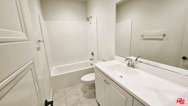 3669 E Happy Paseo, Ontario CA: https://media.crmls.org/mediaz/9eabcb25-132e-4d6c-8722-6b2247895c01.jpg