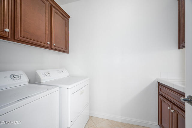 2079 Legacy Drive, Simi Valley CA: https://media.crmls.org/mediaz/9eac13f1-209b-42d0-af48-bed8fce1404e.jpg