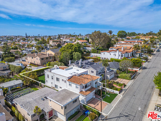 1756 Ruhland Avenue, Manhattan Beach CA: https://media.crmls.org/mediaz/9eac7c4e-088b-483d-ab20-ba9bed52fe30.jpg