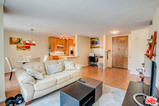 10751 Wilshire Boulevard, Los Angeles CA: https://media.crmls.org/mediaz/9ead1e8c-e9c8-4a64-89c7-e460c2bc6704.jpg