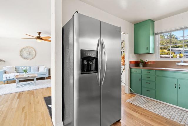 206 Bayview Court, Aptos CA: https://media.crmls.org/mediaz/9ead2722-1fff-49d1-8d27-98592b9fad53.jpg