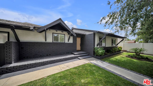 10326 Gothic Avenue, Granada Hills CA: https://media.crmls.org/mediaz/9ead5cc0-ddf2-4c1e-be1b-faf89668405d.jpg