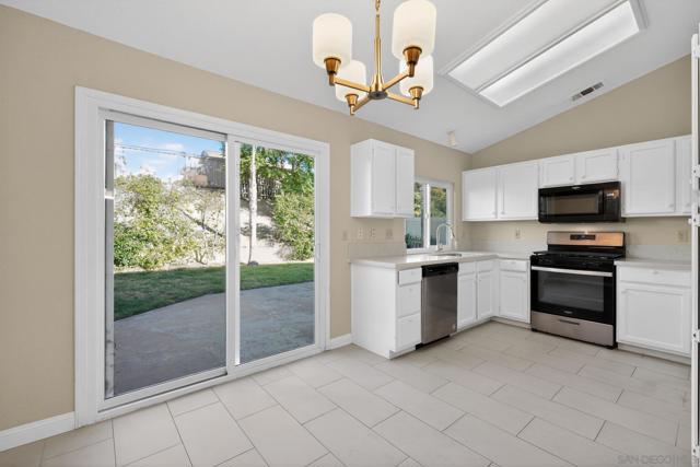 31850 Via Barraza, Temecula CA: https://media.crmls.org/mediaz/9ead904e-5dfe-483d-bc50-16092b19afc0.jpg