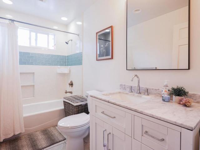 1087 Rio Vista Drive, Pacifica CA: https://media.crmls.org/mediaz/9eae2439-0324-40ba-82c1-9c91676ee0b0.jpg