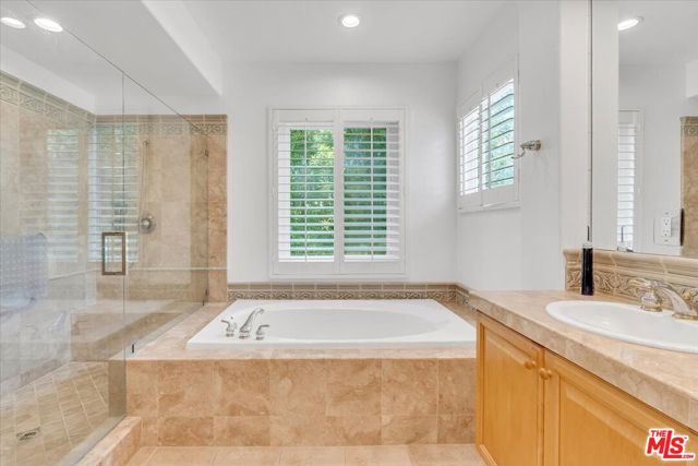 1535 Verde Ridge Lane, Westlake Village CA: https://media.crmls.org/mediaz/9eae9fd5-48e2-4b70-b2a9-f38278916d9a.jpg