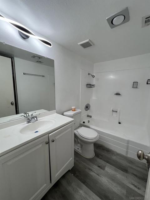 1321 Oakdale Ave, El Cajon CA: https://media.crmls.org/mediaz/9eaefa9d-d002-4a4d-b274-ee27085920c6.jpg