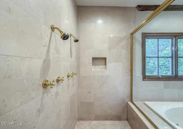 2317 Sierra Creek Road, Agoura Hills CA: https://media.crmls.org/mediaz/9eafce4a-0a6d-4b2c-890c-227b46e71953.jpg