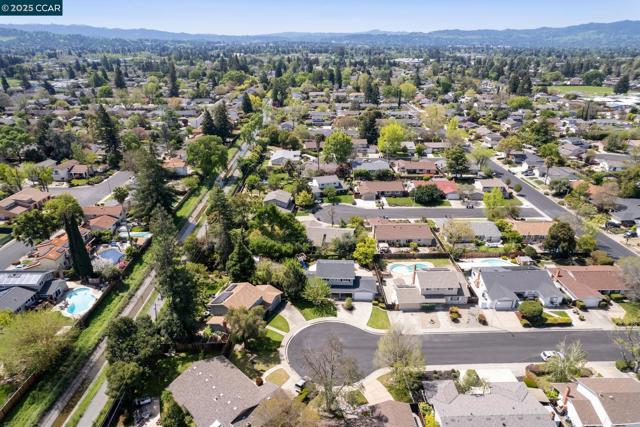 728 San Bruno Ct, Concord CA: https://media.crmls.org/mediaz/9eb06235-9b9f-4f17-a1bb-d5214bd3c570.jpg