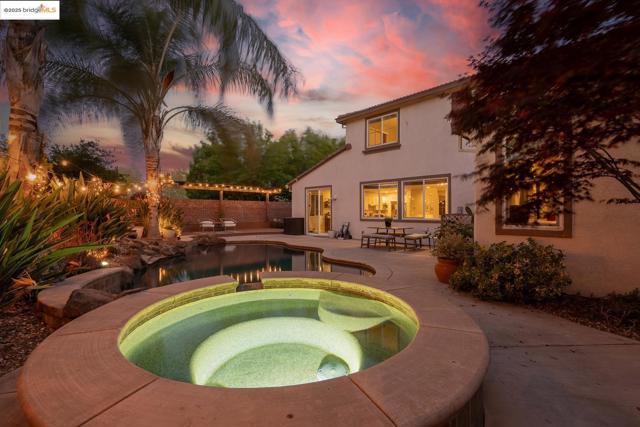 719 Monte Verde Ln, Brentwood CA: https://media.crmls.org/mediaz/9eb065cd-f169-4a09-aaac-949bf3a51606.jpg