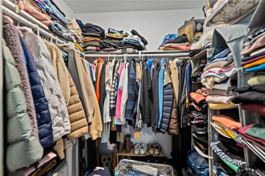 https://media.crmls.org/mediaz/9eb0975b-af71-4e88-9cf6-9b6234263085.jpg?preset=X-Large