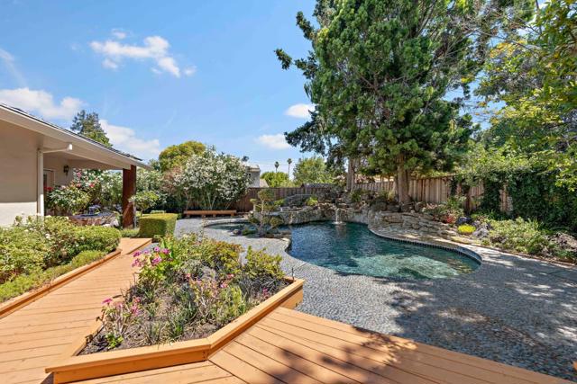 861 Riverside Drive, Los Altos CA: https://media.crmls.org/mediaz/9eb0be27-fd0c-4752-ab24-618bdba697c2.jpg