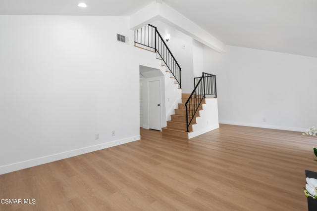 6848 Poppyview Drive, Oak Park CA: https://media.crmls.org/mediaz/9eb0ec6a-0796-47dc-ad5c-dcccb561723a.jpg