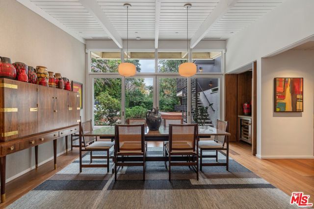 2179 Mandeville Canyon Road, Los Angeles CA: https://media.crmls.org/mediaz/9eb1d5cf-4e8c-4451-94ea-7833bd2c2428.jpg