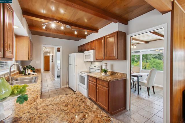 1810 Meadow Lane, Walnut Creek CA: https://media.crmls.org/mediaz/9eb2c68a-1d51-403a-8012-ae56bee9adf1.jpg