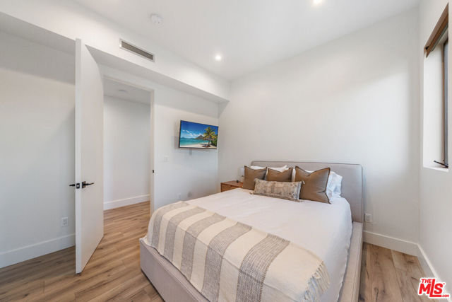 1903 S Bedford Street, Los Angeles CA: https://media.crmls.org/mediaz/9eb2dd19-cd38-4fc1-9658-b22c94e717f2.jpg