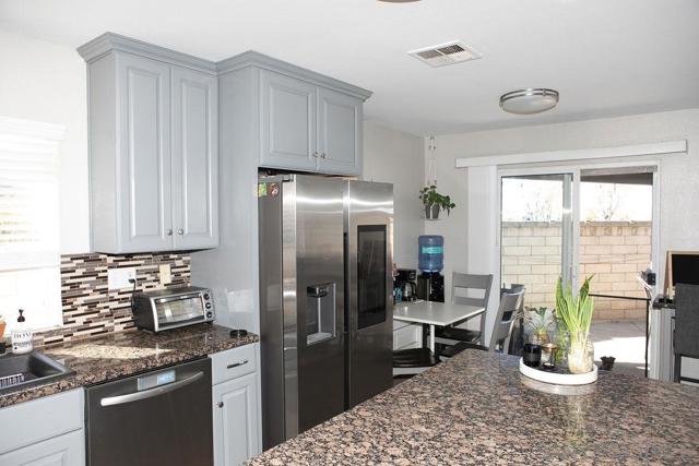 1419 Hummingbird Way, Hemet CA: https://media.crmls.org/mediaz/9eb3503e-7987-4899-8c7e-a69be5e1ad92.jpg