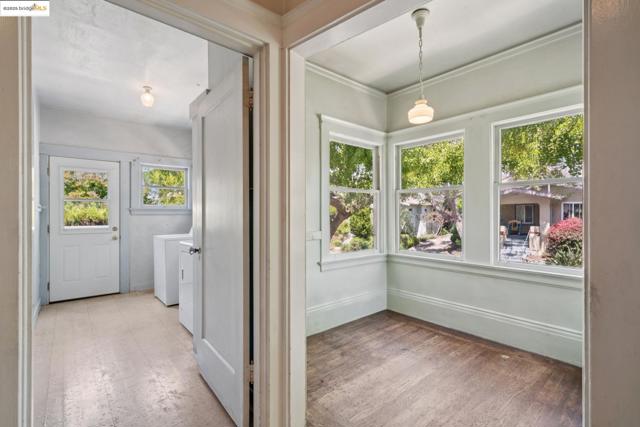 1239 Carleton St, Berkeley CA: https://media.crmls.org/mediaz/9eb37240-2407-41c9-a197-301ae415c43a.jpg