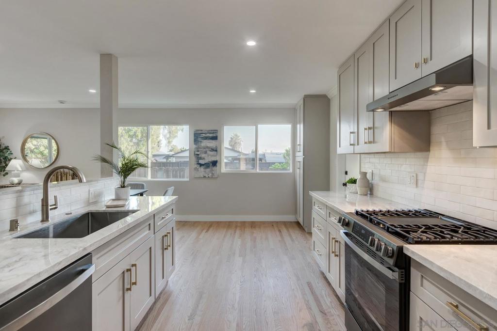 MLS #250036382SD img 2