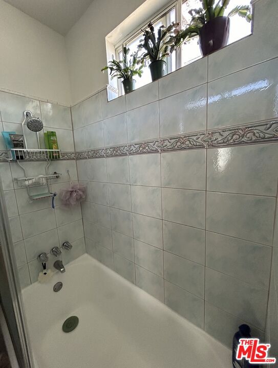 2415 Arizona Avenue, Santa Monica CA: https://media.crmls.org/mediaz/9eb3d139-cd7e-4211-855e-34ac3f9917da.jpg