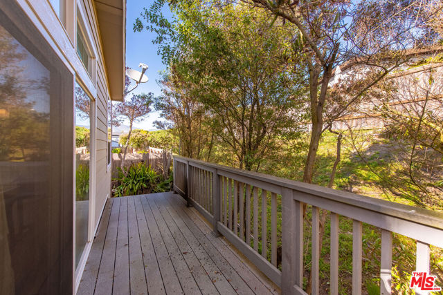 29500 Heathercliff Road, Malibu CA: https://media.crmls.org/mediaz/9eb3d192-f583-4c08-ab57-40a8cd72f51b.jpg