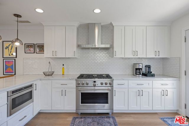 3551 S Bentley Avenue, Los Angeles CA: https://media.crmls.org/mediaz/9eb4381d-ce80-49d3-b495-ce1620e54a92.jpg