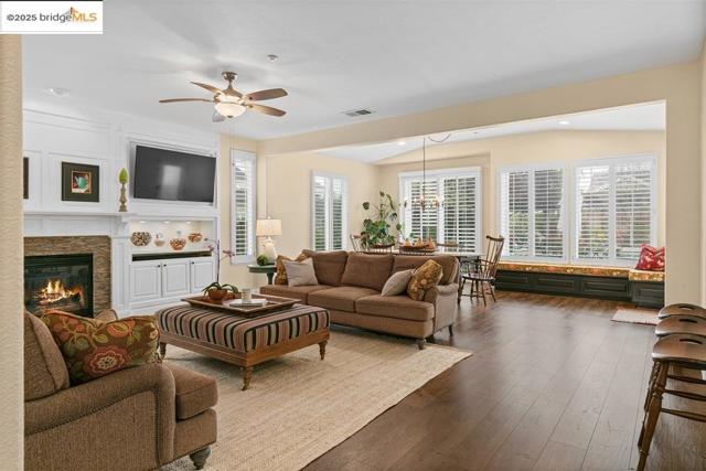 1164 Lexington Way, Livermore CA: https://media.crmls.org/mediaz/9eb494d7-a437-44b7-8215-cbaa48cc70a8.jpg