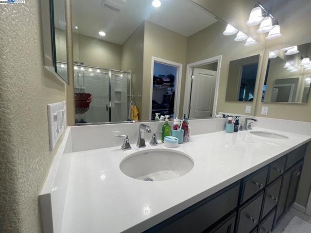 1616 Westwind Way, Lathrop CA: https://media.crmls.org/mediaz/9eb59413-cab3-40fb-84de-657eefb8926d.jpg