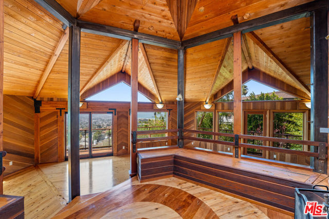 440 Mariposa Drive, Ventura CA: https://media.crmls.org/mediaz/9eb5f647-9182-42a6-a636-778c0f4f3868.jpg