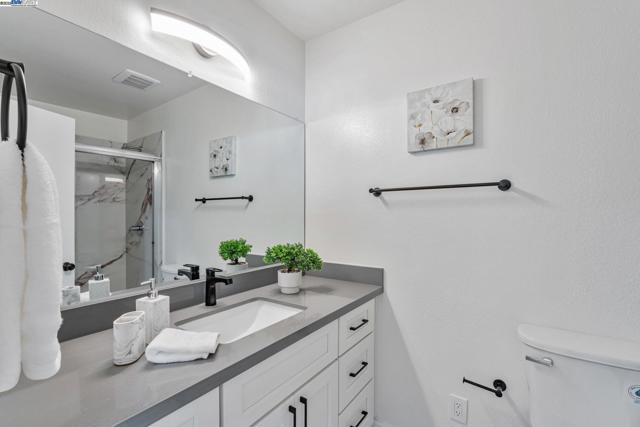 3856 Jacana Lake Ct, Fremont CA: https://media.crmls.org/mediaz/9eb6a871-ec4f-4882-b49c-365b8b520225.jpg