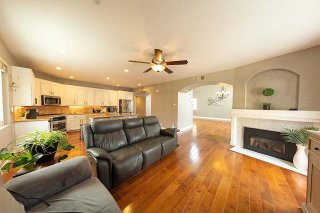 1018 Melville Street, Salinas CA: https://media.crmls.org/mediaz/9eb6ef10-420b-4ee2-ad8f-43ed5fb1e6e0.jpg