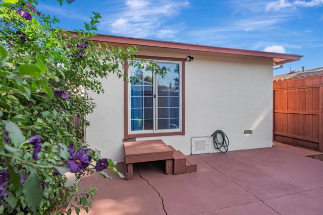 250 San Carlos Avenue, Redwood City CA: https://media.crmls.org/mediaz/9eb78fde-6d8f-4ed8-bce7-f85dfa5fe228.jpg