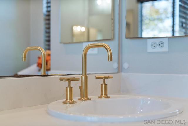 8297 Katherine Claire Lane, San Diego CA: https://media.crmls.org/mediaz/9eb7d465-25dd-4153-bf5f-9f7314cf31fc.jpg