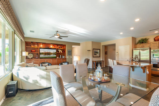 81945 Golden Star Way, La Quinta CA: https://media.crmls.org/mediaz/9eb838fc-a055-4835-8845-186624d2d693.jpg