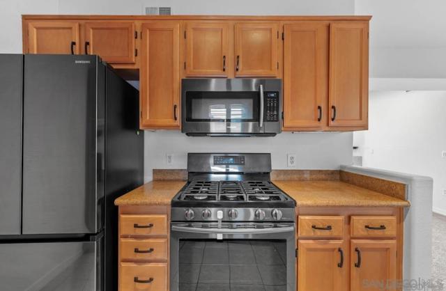 7647 Mission Gorge Rd 3, San Diego CA: https://media.crmls.org/mediaz/9eb84a29-cd8d-463f-8d05-a99bfcf057dd.jpg
