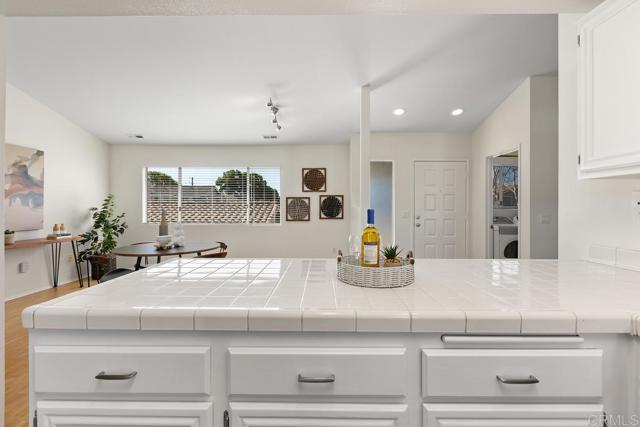 Detail Gallery Image 11 of 42 For 1330 Palomar Pl #7,  Vista,  CA 92084 - 3 Beds | 2 Baths