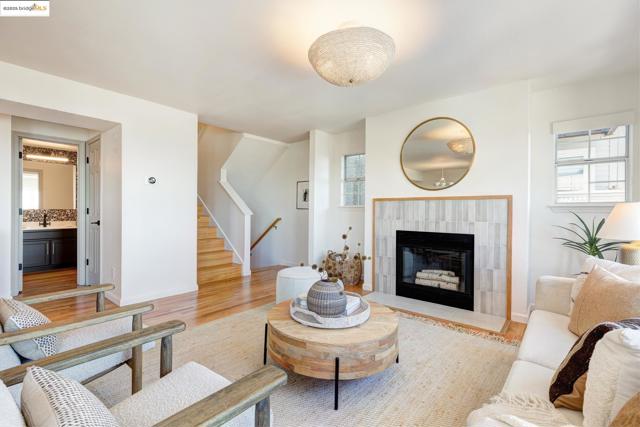 4353 Terrabella Way, Oakland CA: https://media.crmls.org/mediaz/9eb8f293-9889-4b66-82b3-daf6b496f1d1.jpg