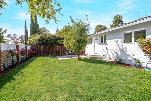 1662 Dorchester Pl, Concord CA: https://media.crmls.org/mediaz/9eb9cd6d-a94f-4387-b192-822117dd21f9.jpg