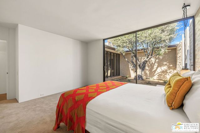 695 N Camino Real, Palm Springs CA: https://media.crmls.org/mediaz/9eba1186-aa6e-4a53-9ab5-0fe9a80159e7.jpg