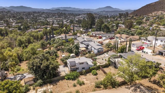 8545 Gardena Rd, Lakeside CA: https://media.crmls.org/mediaz/9eba3a38-1332-4a75-b66b-3998f133280c.jpg