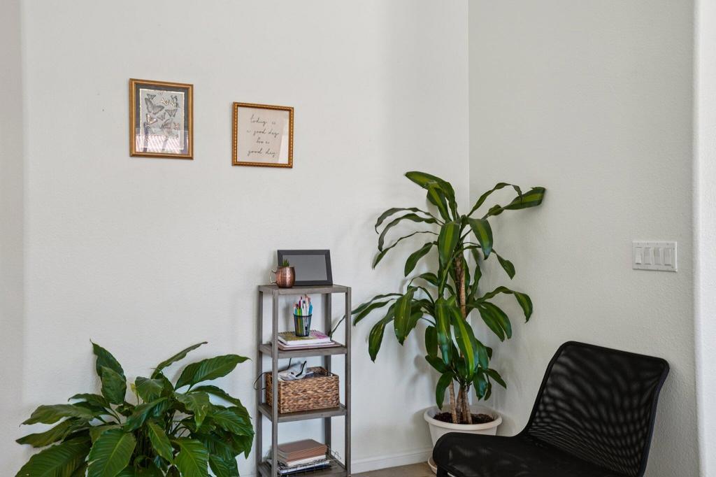 https://media.crmls.org/mediaz/9eba8c4d-93d1-4bb0-a899-5e6f6e2301cd.jpg?preset=X-Large