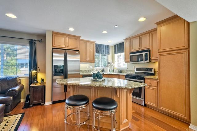 4031 Aidan Cir, Carlsbad CA: https://media.crmls.org/mediaz/9ebb121a-1a1c-4582-91e9-047150c1637f.jpg